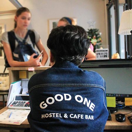 Good One Poshtel & Cafe Bar Vandrehjem Bangkok Eksteriør billede