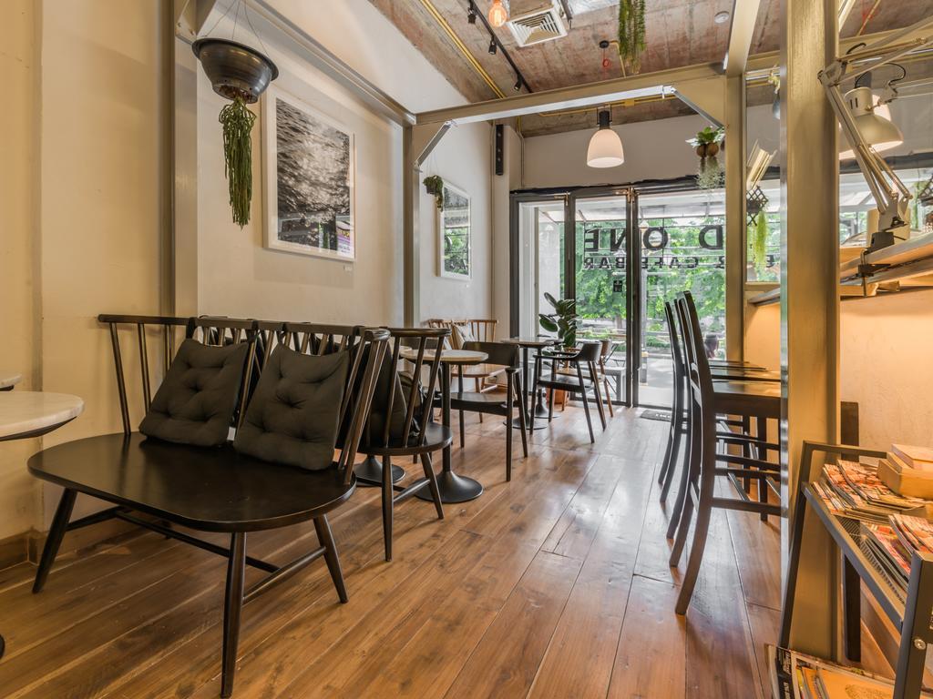Good One Poshtel & Cafe Bar Vandrehjem Bangkok Eksteriør billede