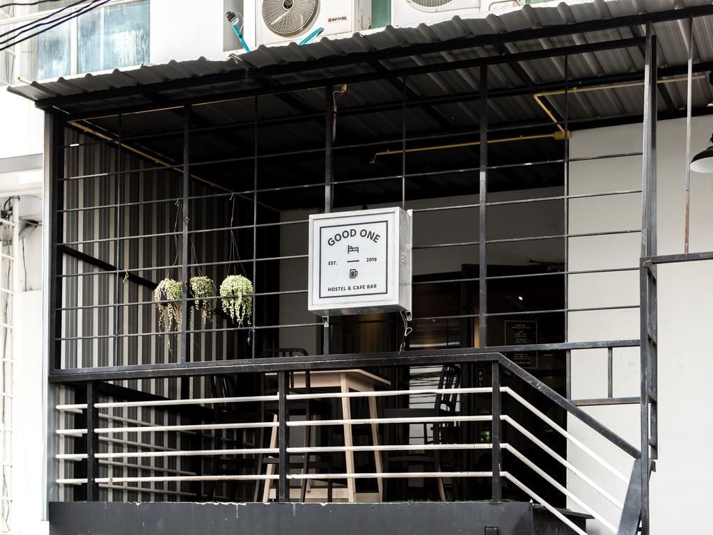 Good One Poshtel & Cafe Bar Vandrehjem Bangkok Eksteriør billede