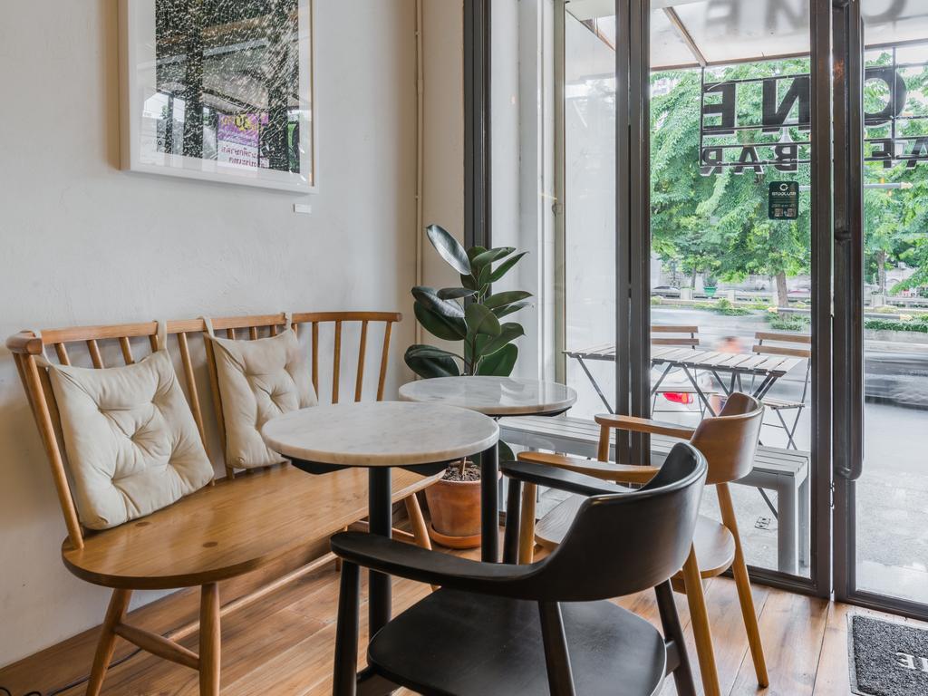 Good One Poshtel & Cafe Bar Vandrehjem Bangkok Eksteriør billede