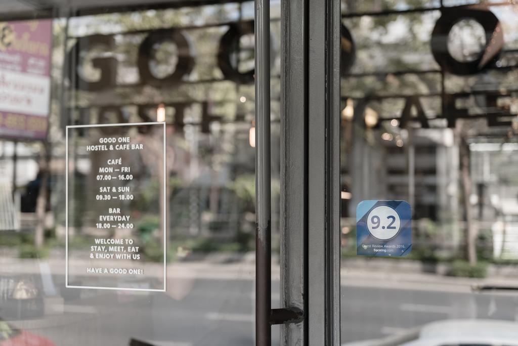 Good One Poshtel & Cafe Bar Vandrehjem Bangkok Eksteriør billede