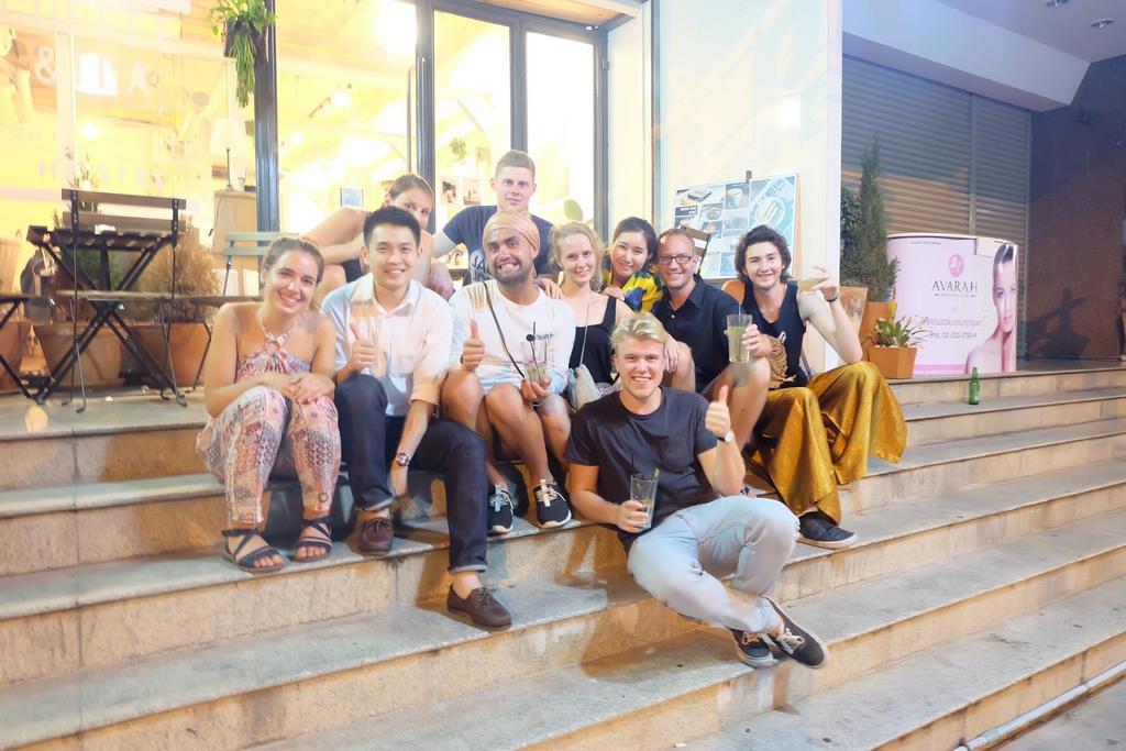 Good One Poshtel & Cafe Bar Vandrehjem Bangkok Eksteriør billede