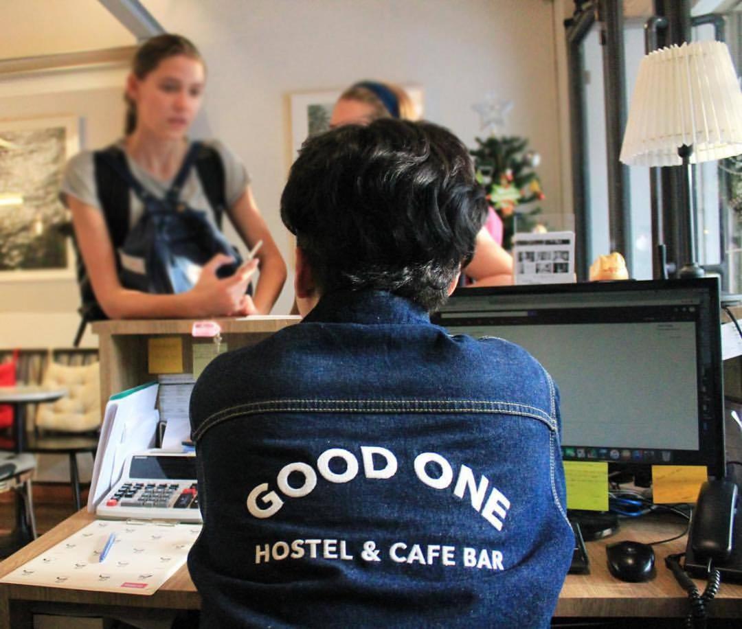 Good One Poshtel & Cafe Bar Vandrehjem Bangkok Eksteriør billede
