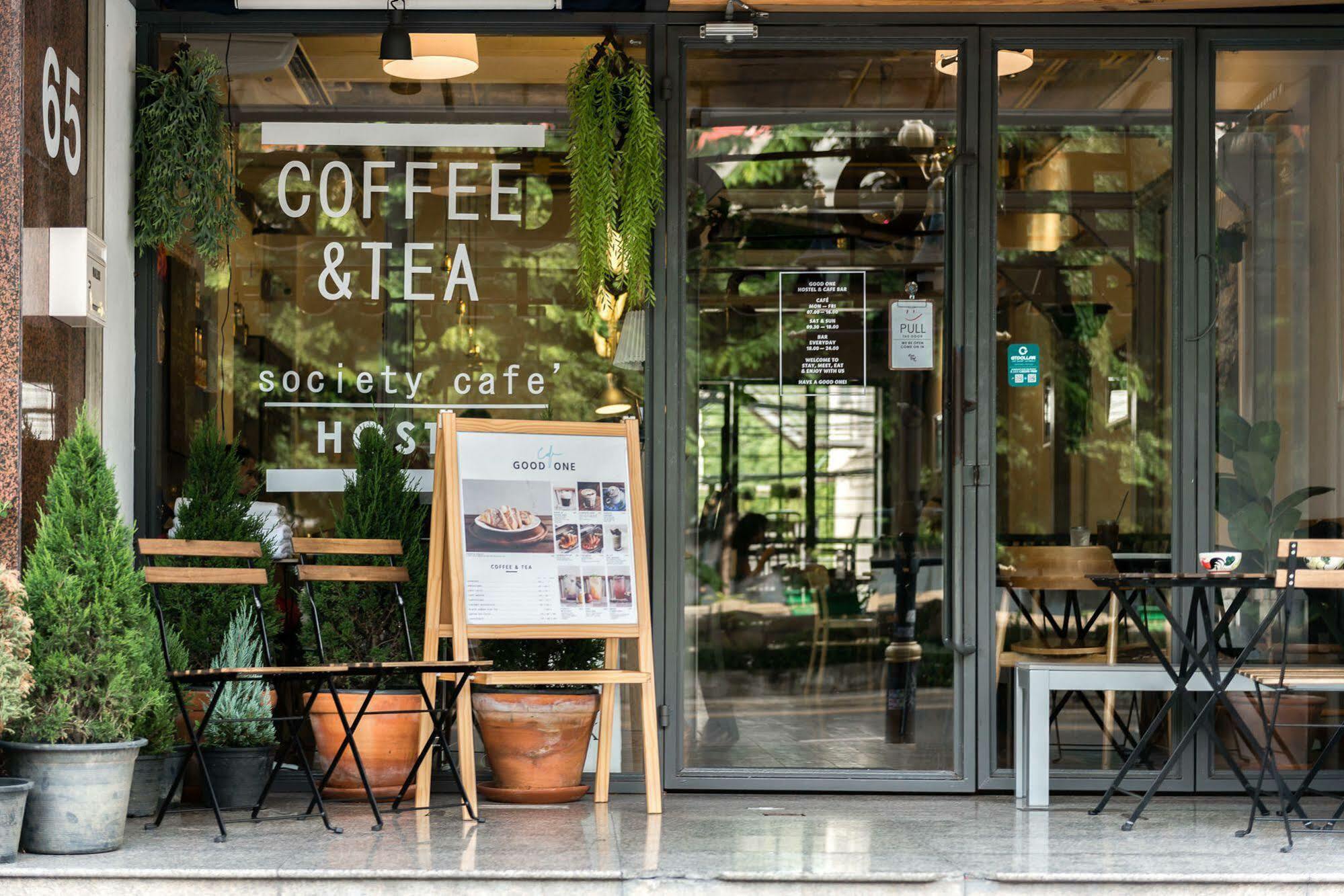 Good One Poshtel & Cafe Bar Vandrehjem Bangkok Eksteriør billede