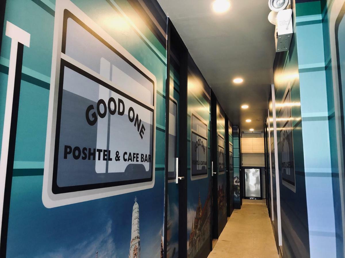 Good One Poshtel & Cafe Bar Vandrehjem Bangkok Eksteriør billede